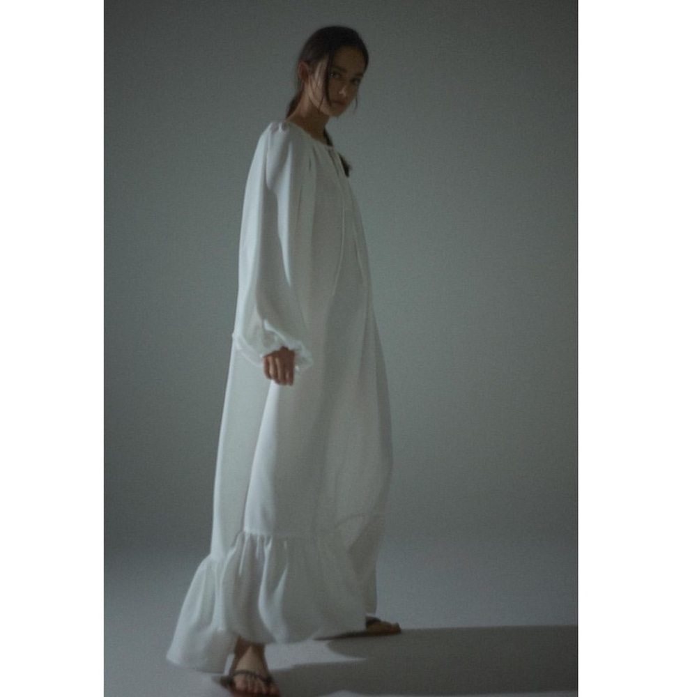 $300 Studio CUT White Puff Sleeve Maxi Oversized Dress  - ONE SIZE - Picture 2 of 9